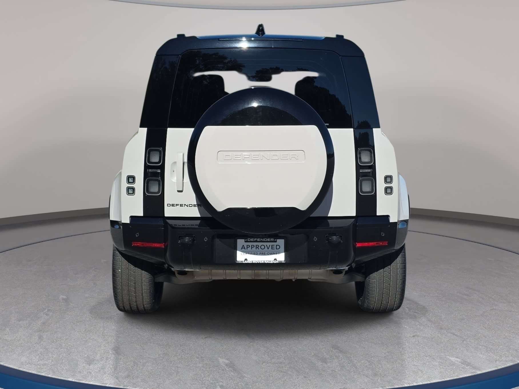 Certified 2026 Land Rover Defender 110 X-Dynamic SE AWD/4WD image 6