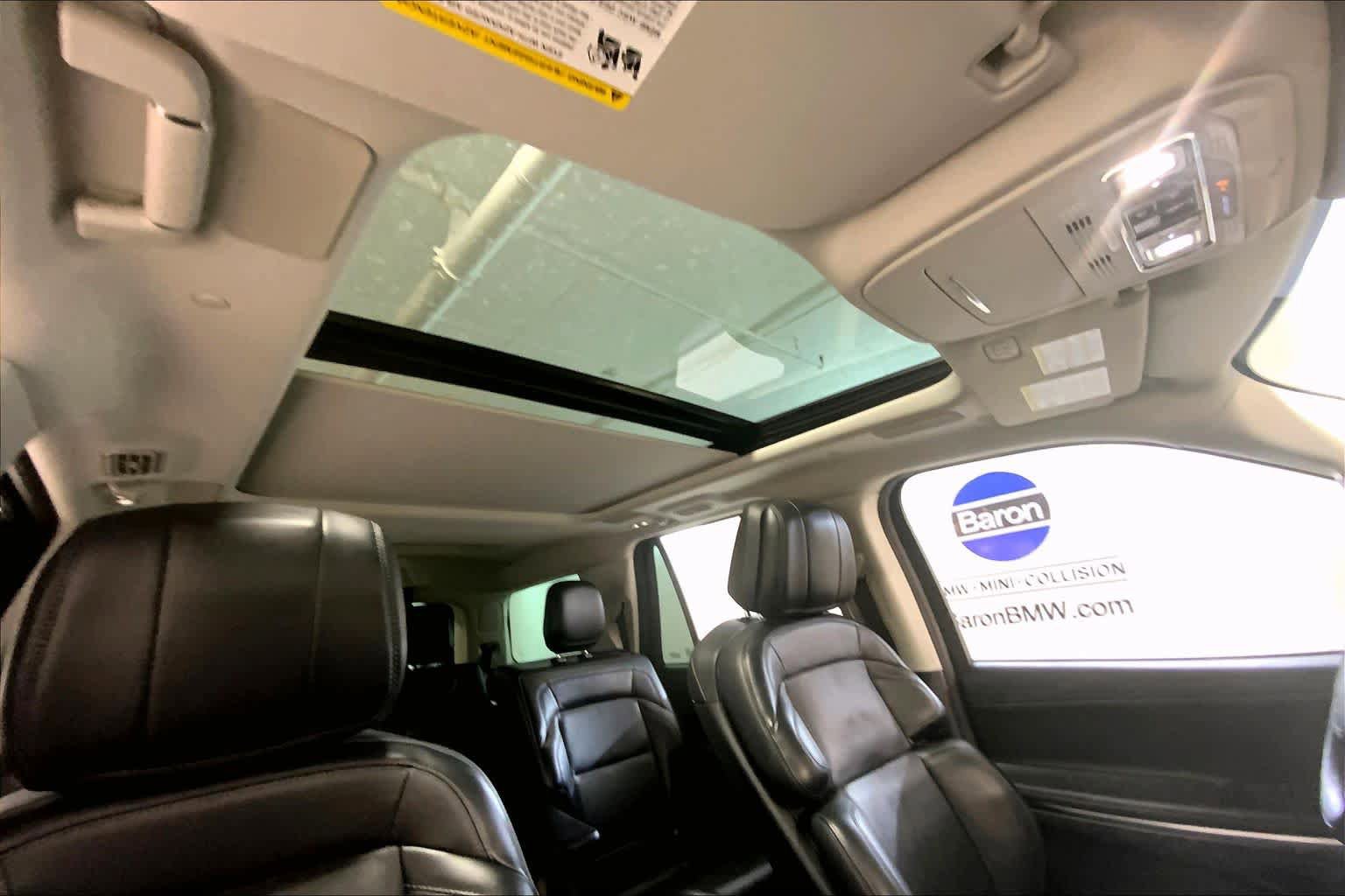Used 2025 Lincoln Navigator Reserve image 13