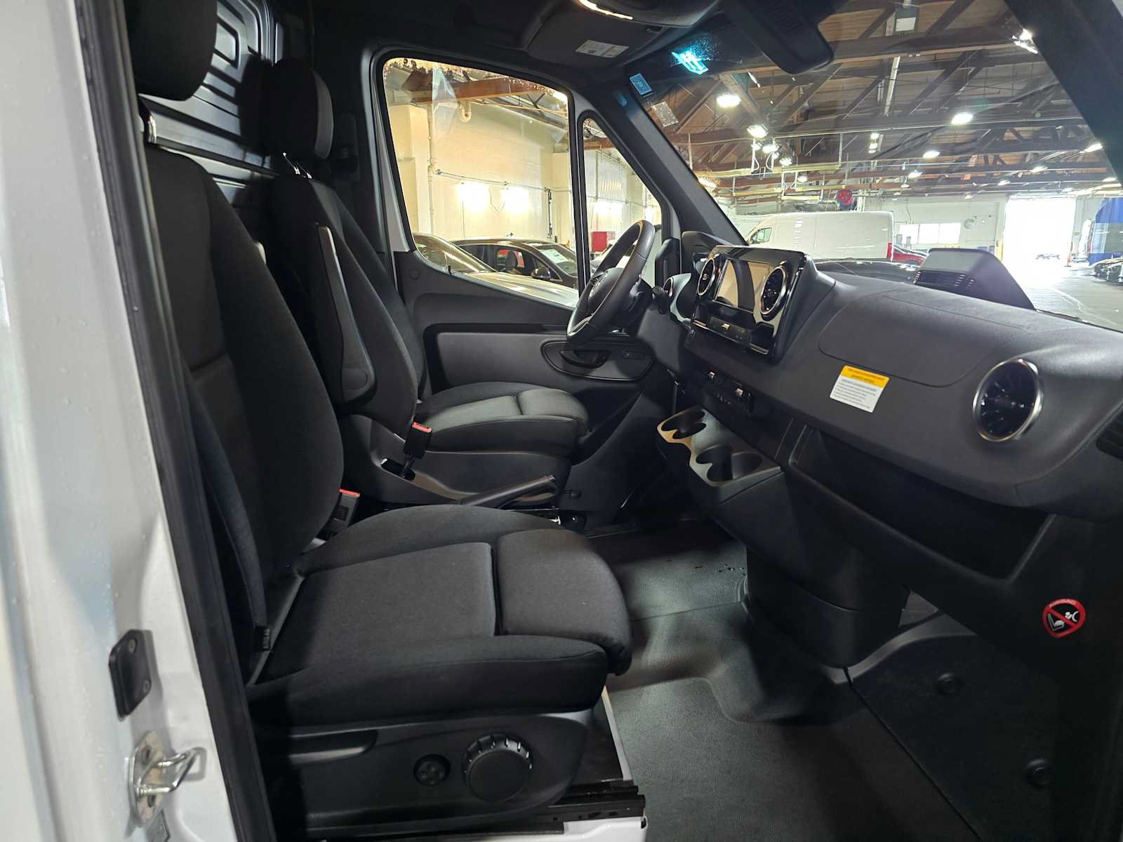 Used 2025 Mercedes-Benz Sprinter 2500 image 11