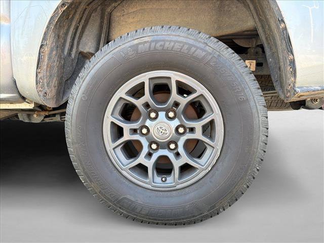 Used 2016 Toyota Tacoma SR w/ SR Convenience Package RWD image 7