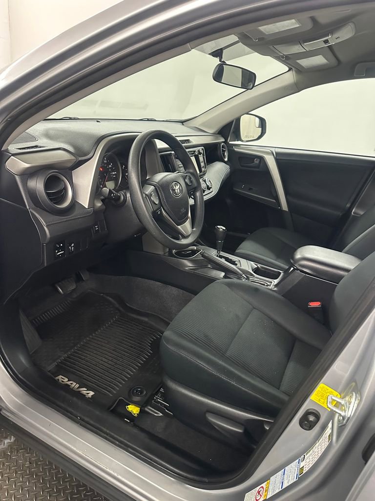 Used 2016 Toyota RAV4 LE AWD/4WD image 10