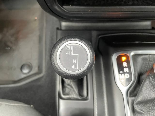 Used 2023 Jeep Gladiator Sport AWD/4WD image 12