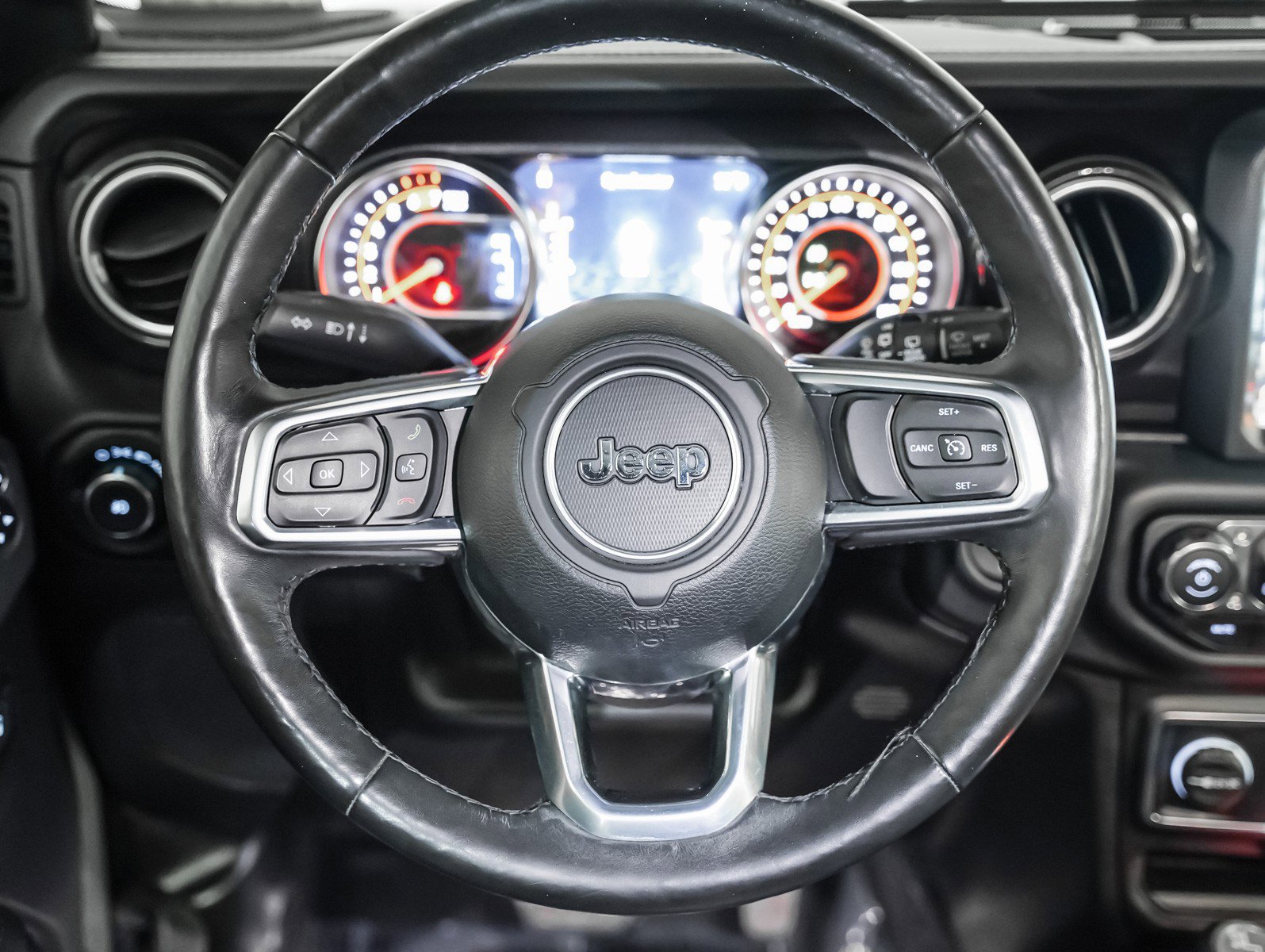 Used 2019 Jeep Wrangler Unlimited Sahara image 15