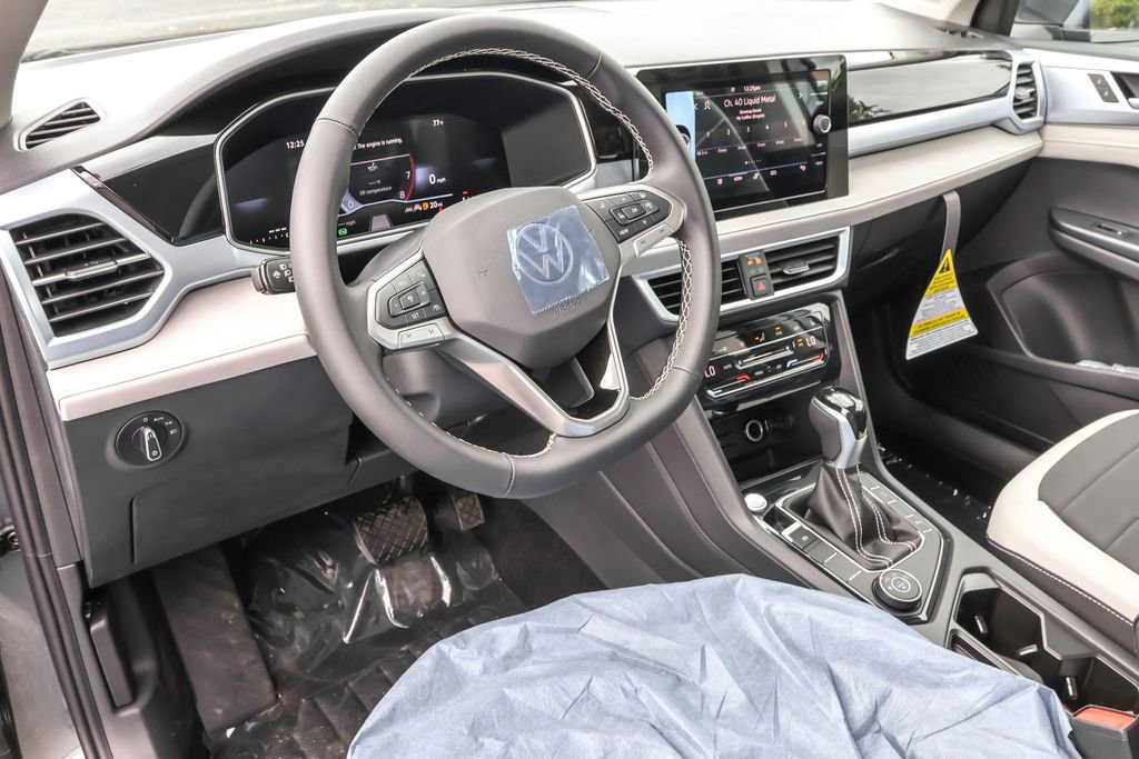 New 2025 Volkswagen Taos SE image 3