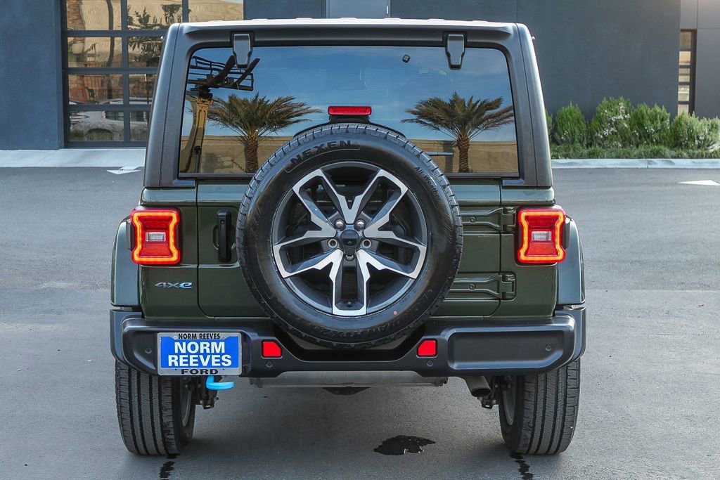 Used 2024 Jeep Wrangler Unlimited w/ Convenience Group AWD/4WD image 7