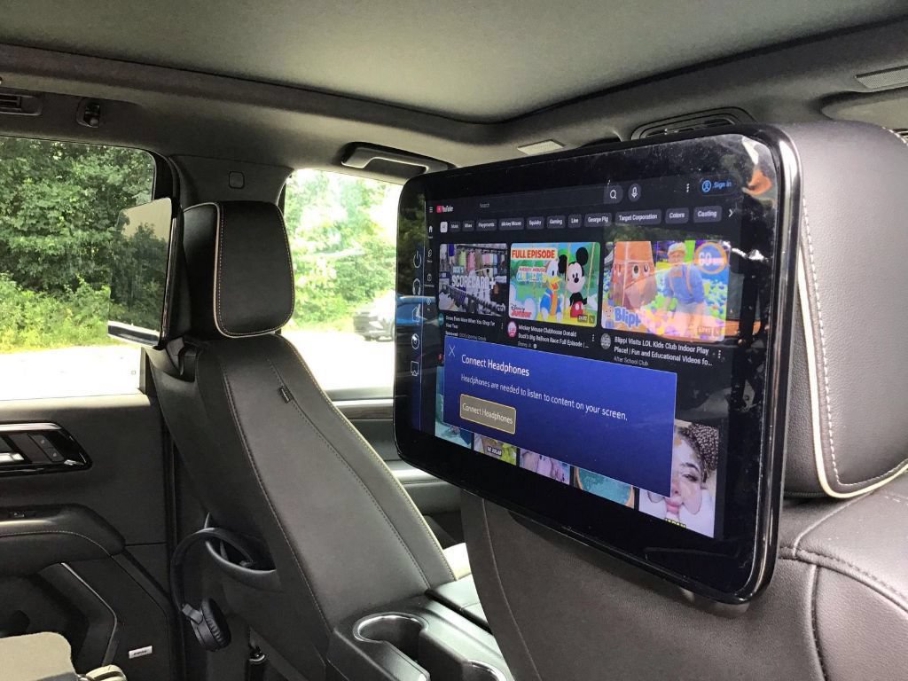 Used 2025 Chevrolet Tahoe Premier AWD/4WD image 18