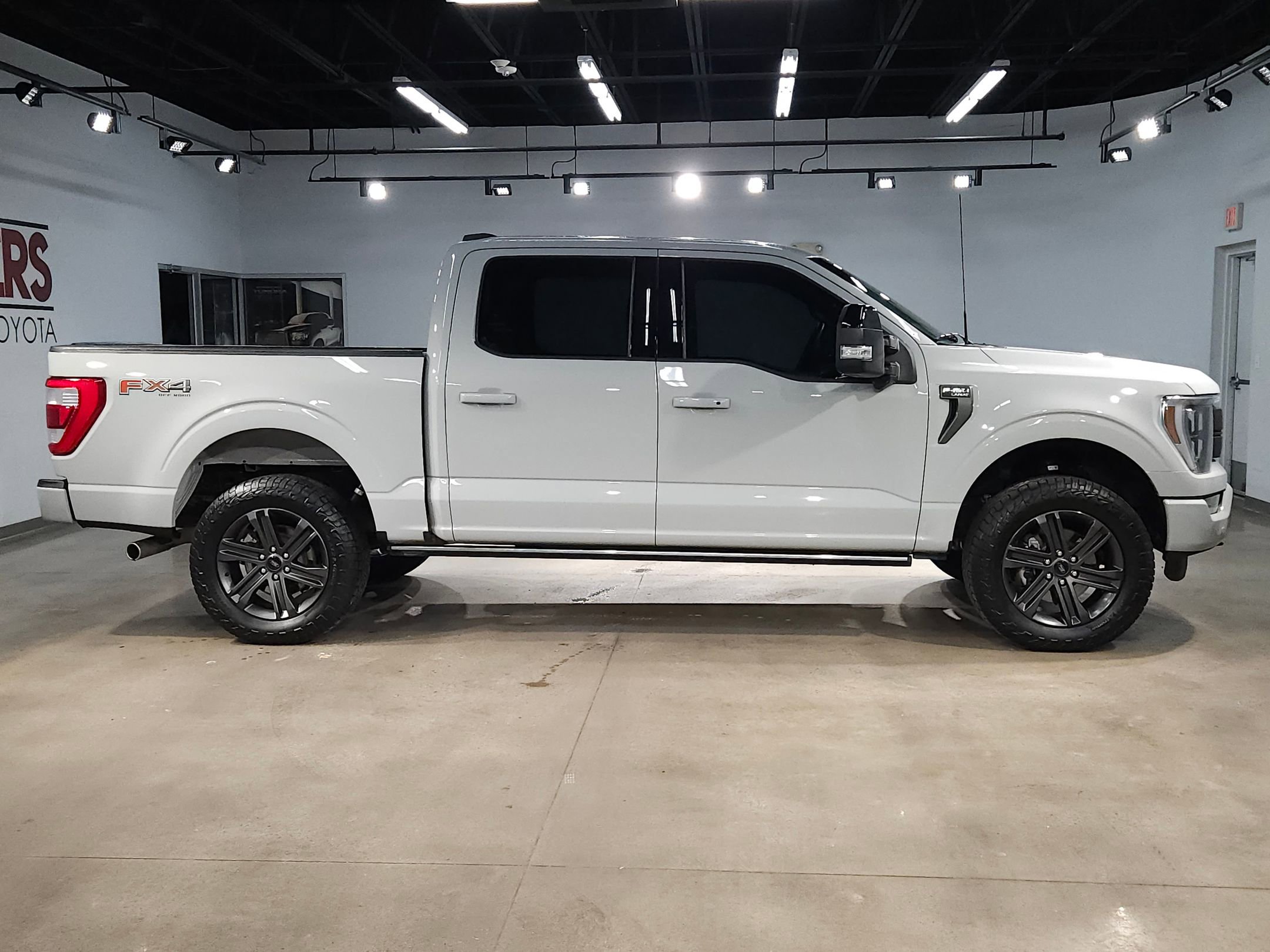 Used 2023 Ford F150 Lariat w/ Equipment Group 502A High image 8