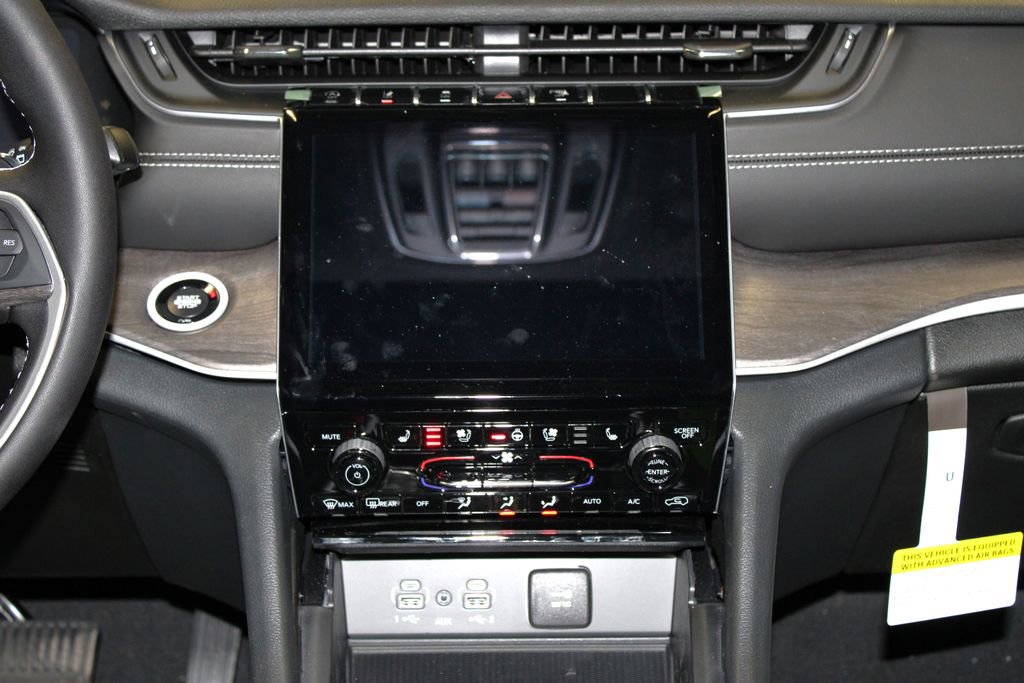 New 2025 Jeep Grand Cherokee Limited w/ Luxury Tech Group II image 13