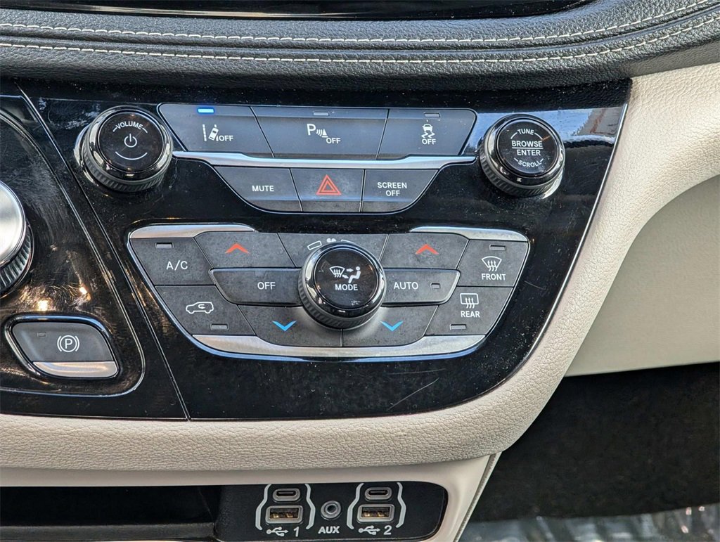 Used 2024 Chrysler Pacifica Select image 20