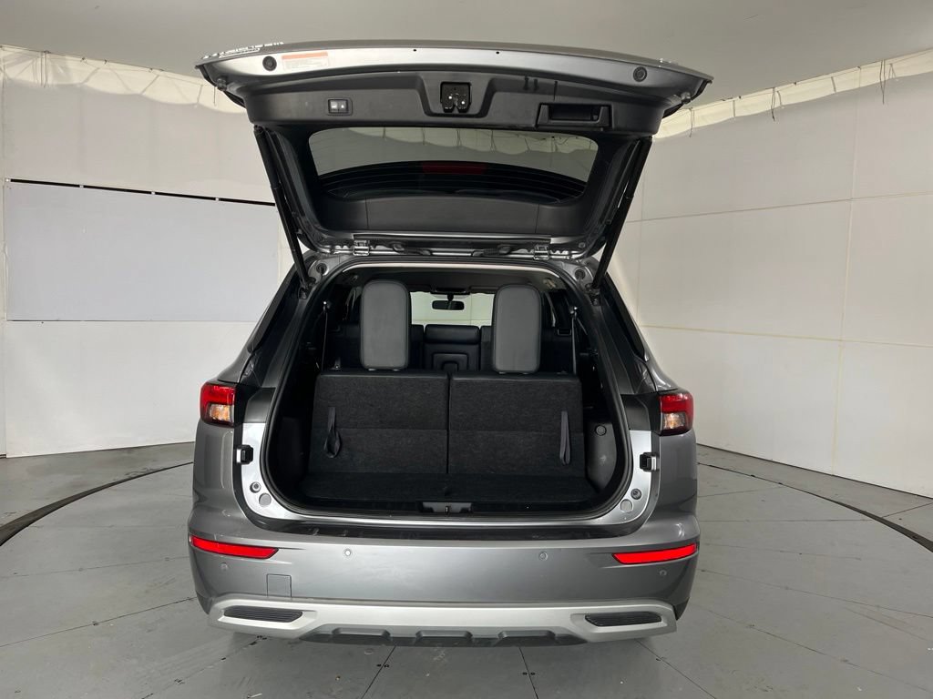 Used 2023 Mitsubishi Outlander SE FWD image 12