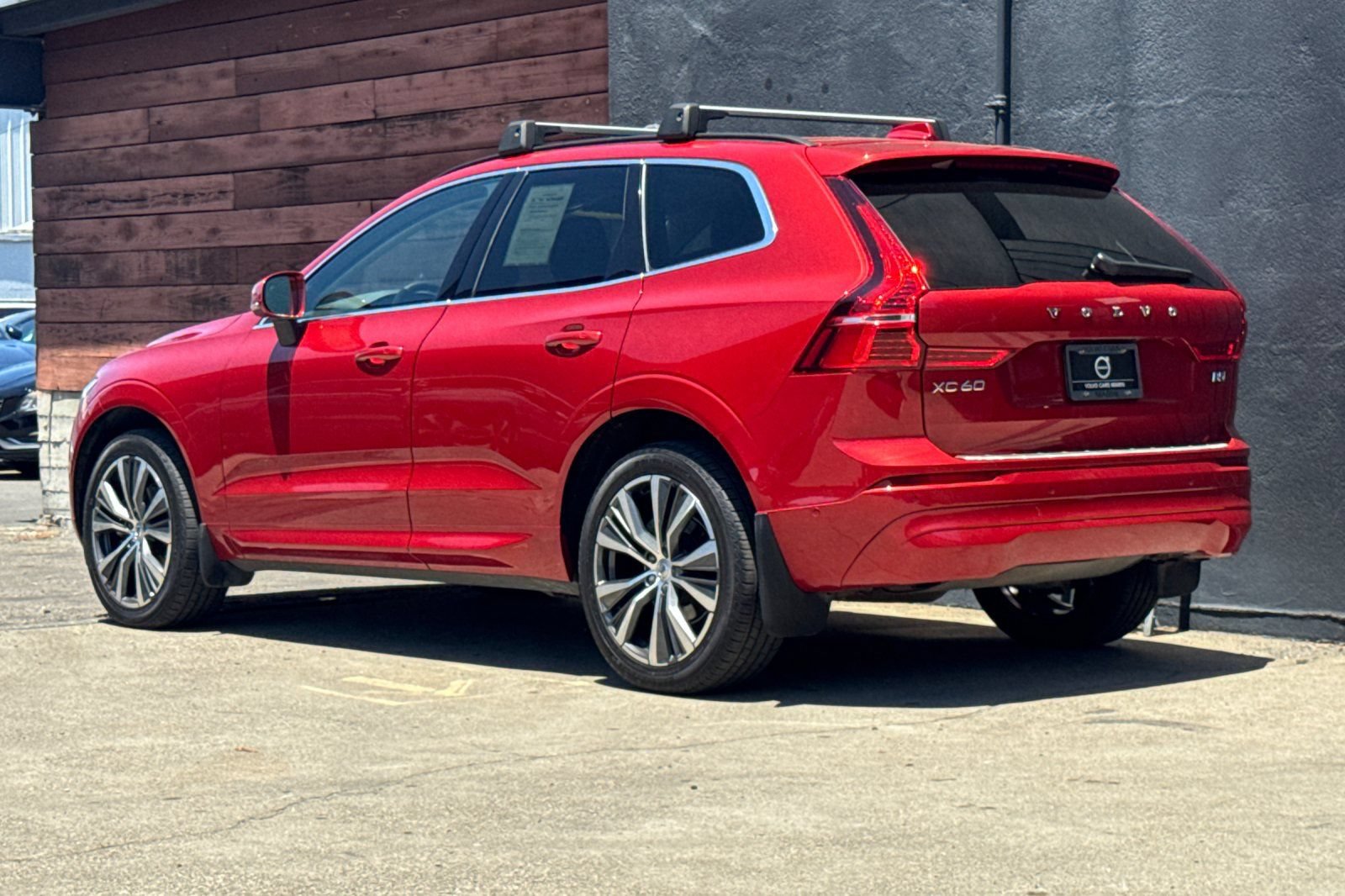 Used 2022 Volvo XC60 B5 Momentum w/ Advanced Package AWD/4WD image 6