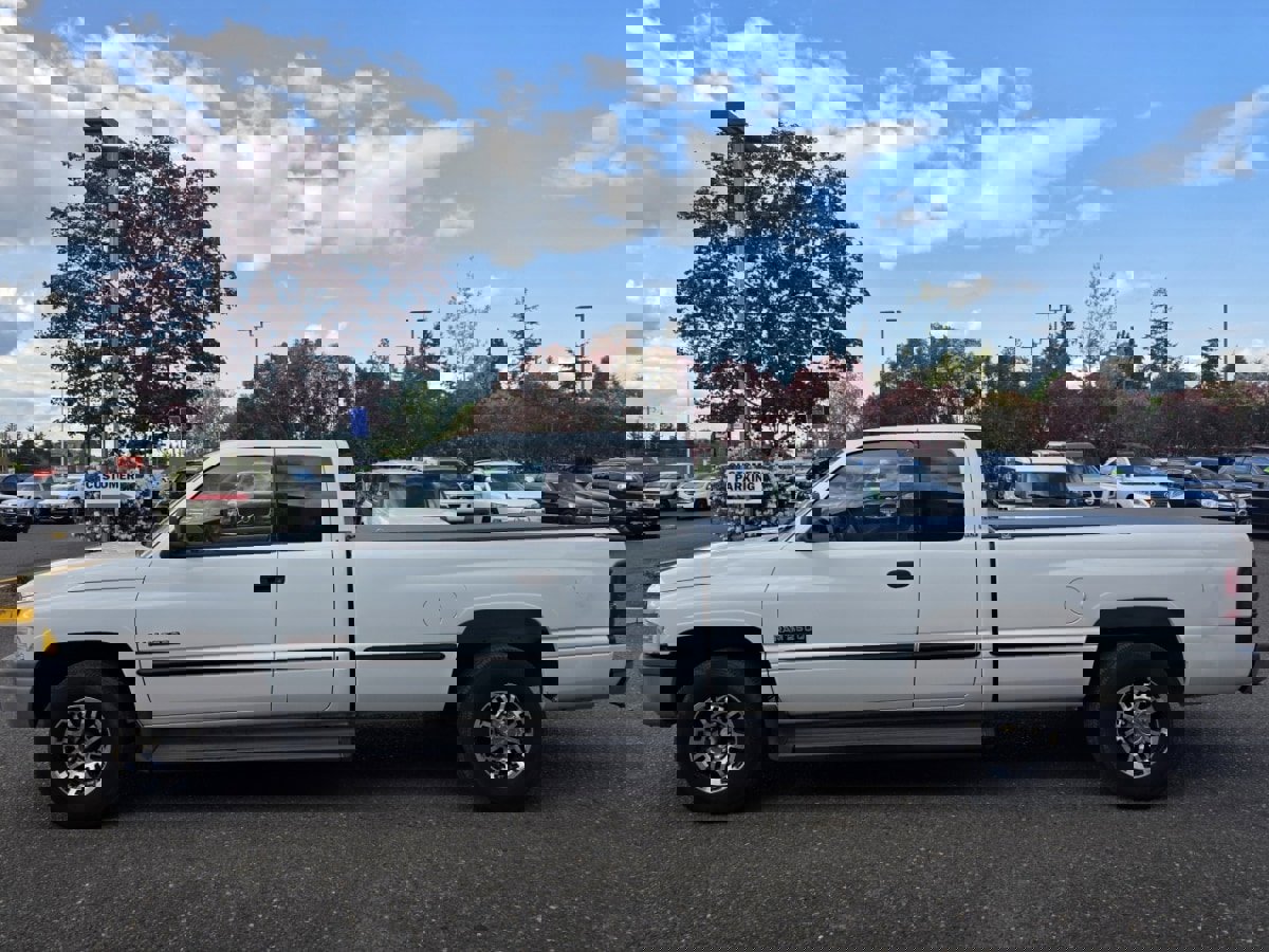 Used 1999 Dodge Ram 2500 Truck 2WD Quad Cab image 2