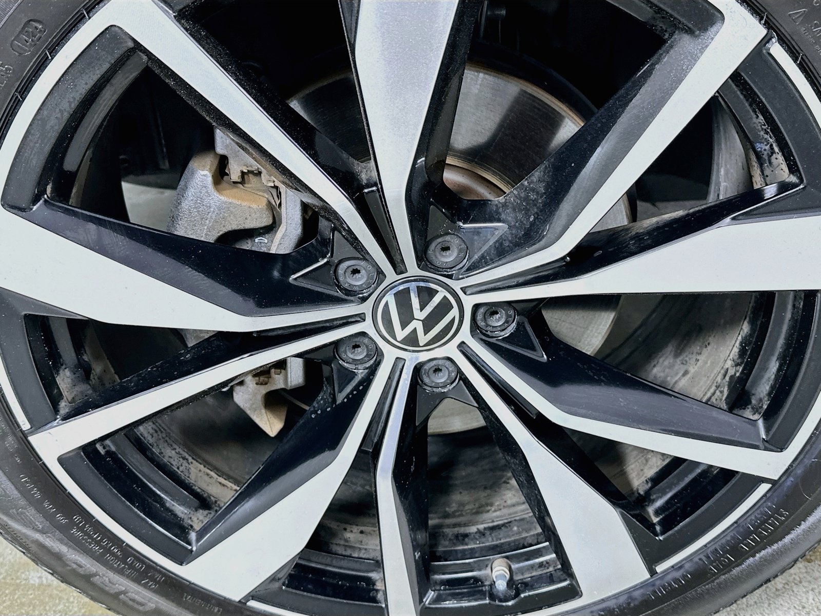 Used 2024 Volkswagen Atlas Cross Sport SEL Premium R-Line AWD/4WD image 32