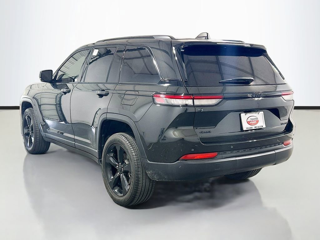 Used 2024 Jeep Grand Cherokee Limited w/ Black Appearance Package AWD/4WD image 6