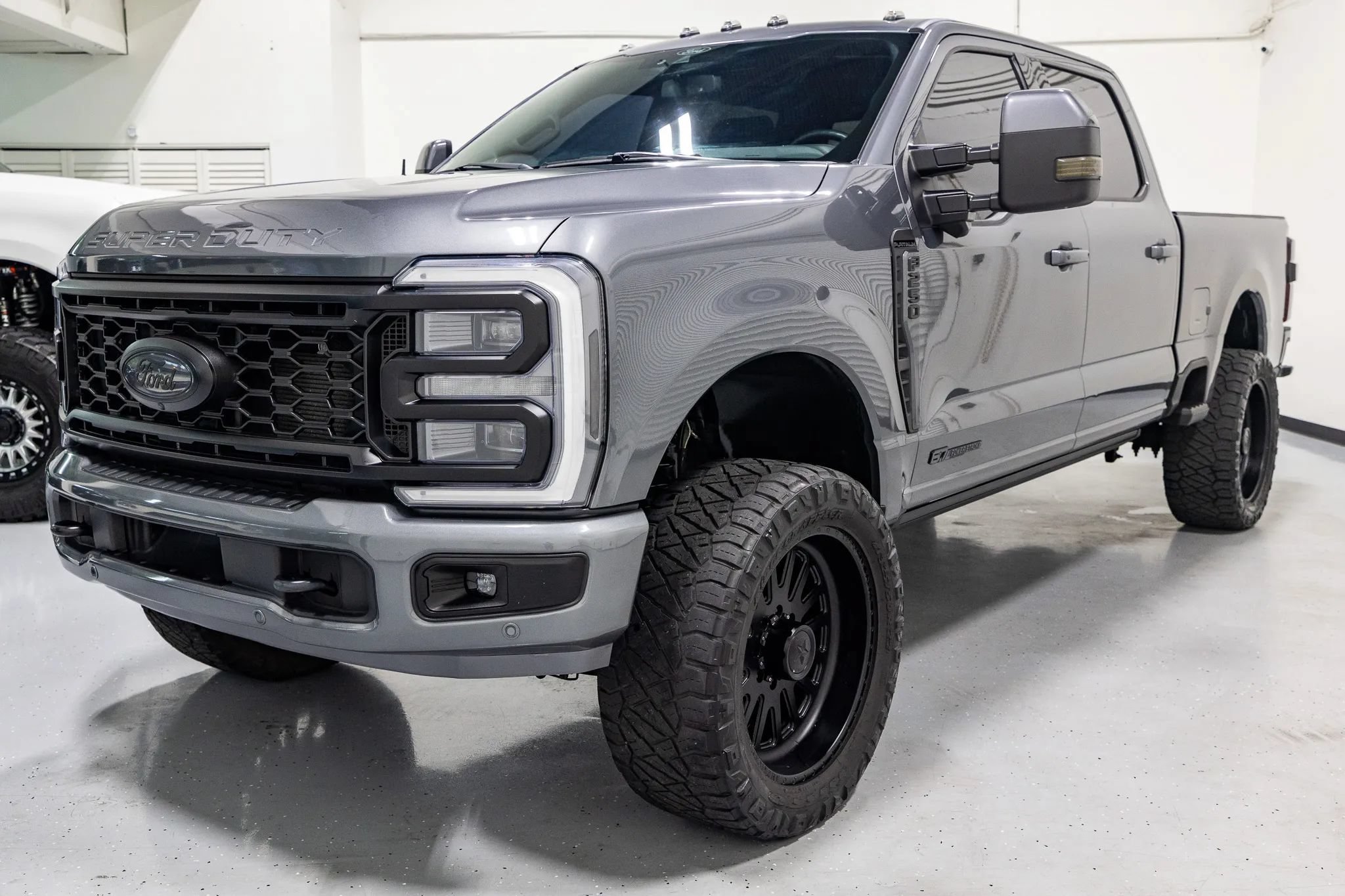 Used 2024 Ford F250 Platinum AWD/4WD image 2