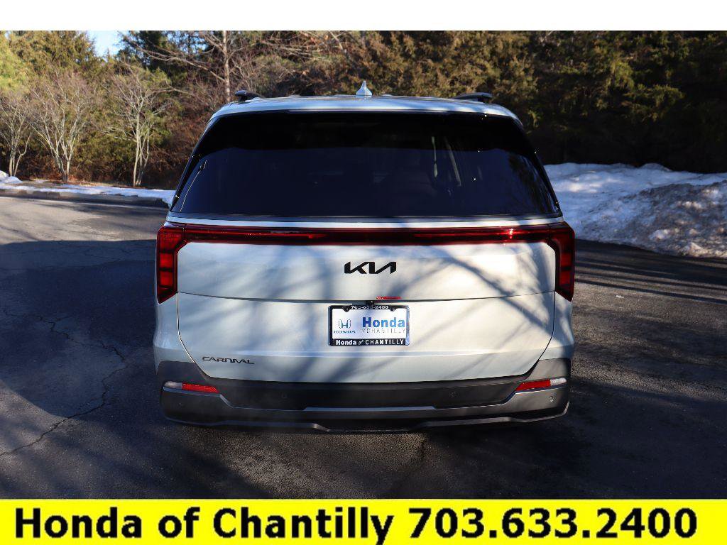 Used 2026 Kia Carnival SX w/ SX Dark Edition Package image 6