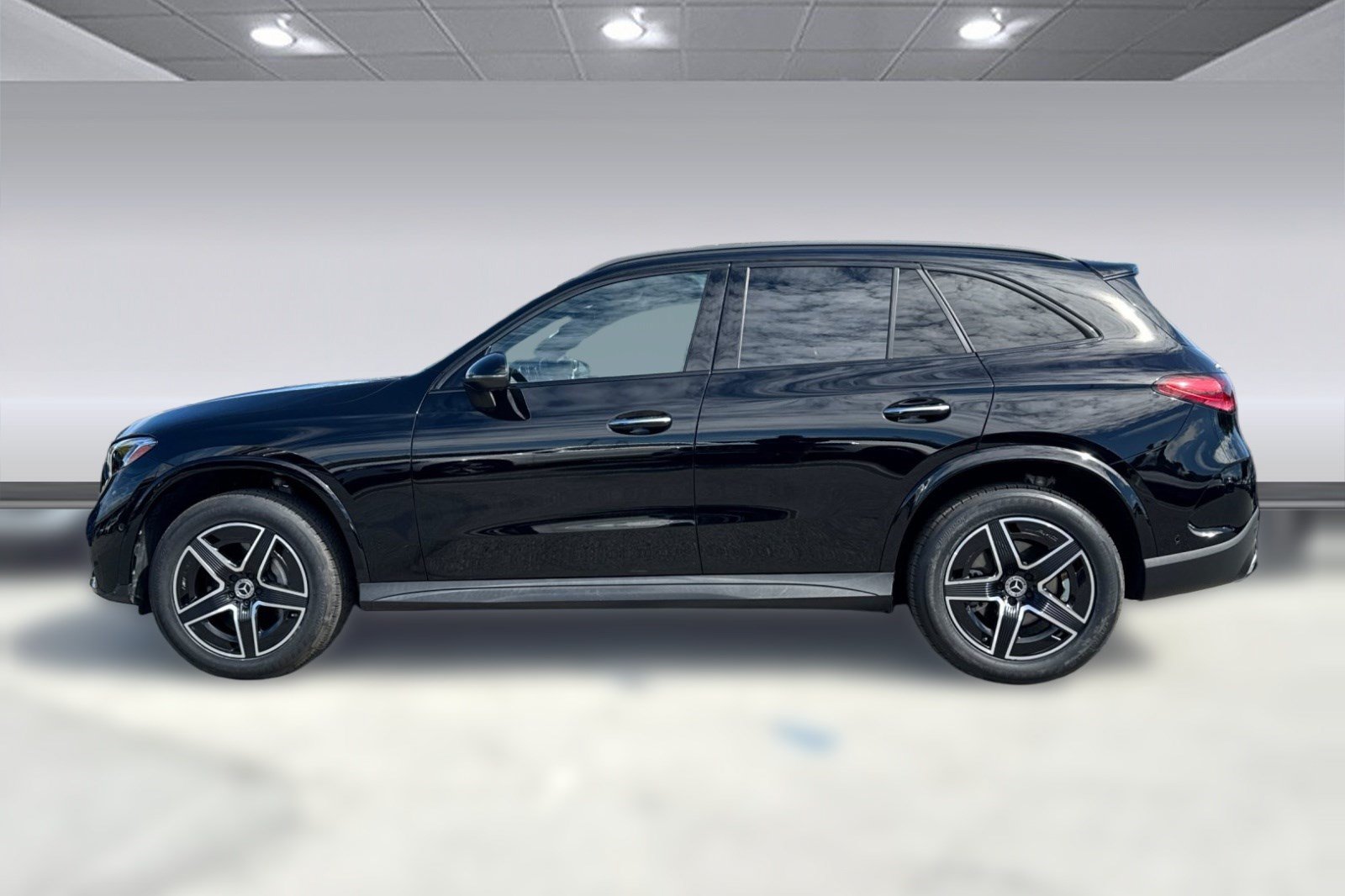 Certified 2024 Mercedes-Benz GLC 300 image 2
