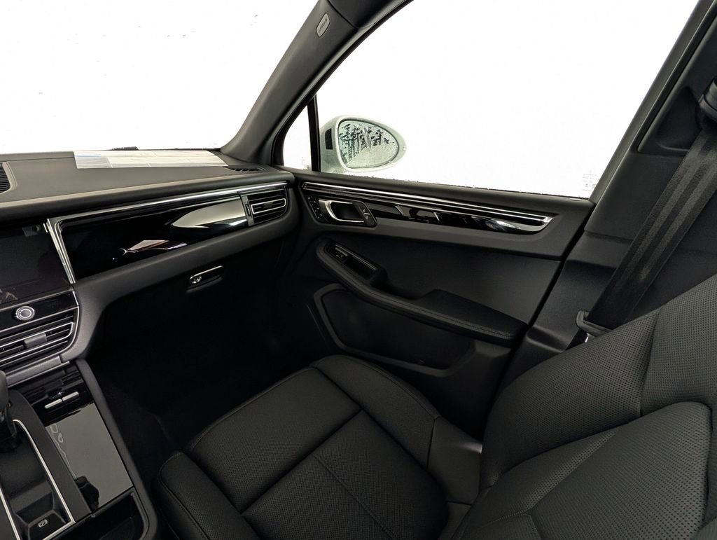 New 2026 Porsche Macan image 23