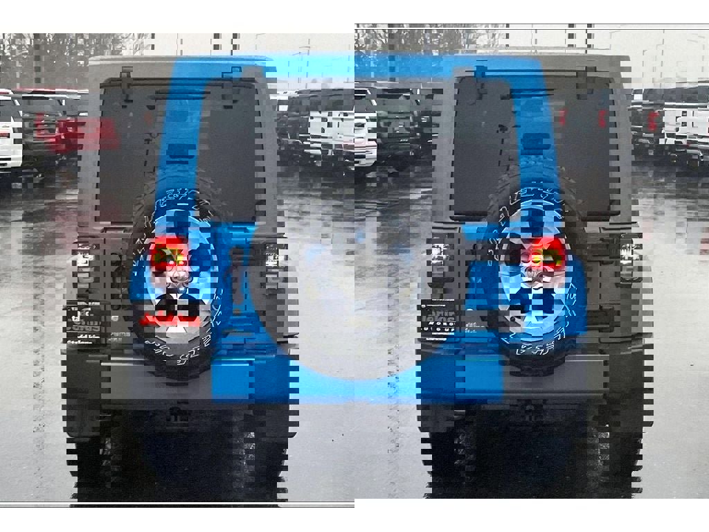 Used 2016 Jeep Wrangler Unlimited Sahara w/ Connectivity Group image 4