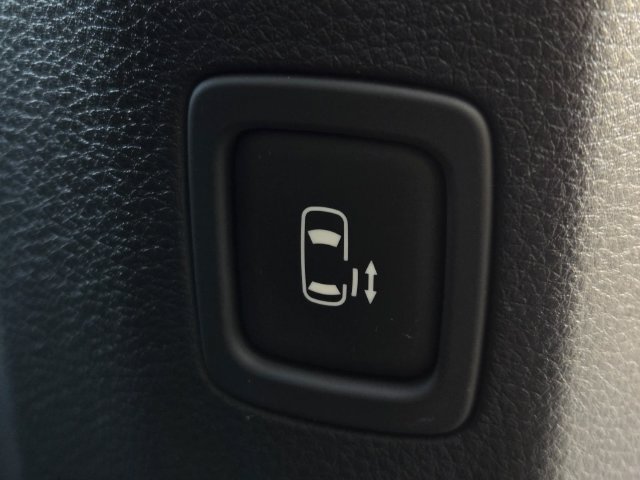 Used 2026 Kia Carnival FWD image 13