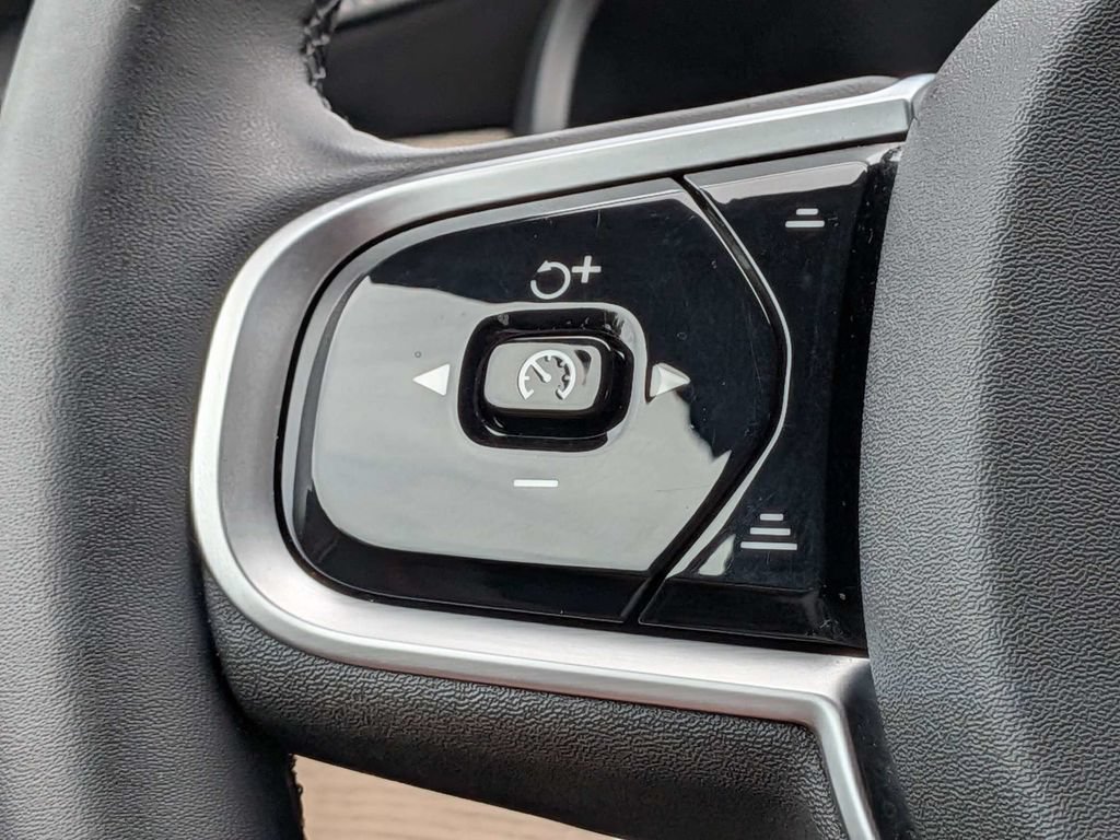 Certified 2026 Volvo XC90 B5 Plus w/ Protection Package Premier AWD/4WD image 37