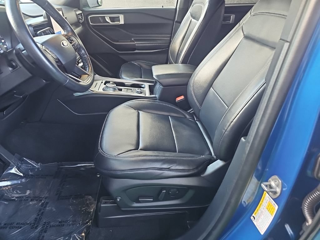 Used 2020 Ford Explorer XLT w/ Equipment Group 202A AWD/4WD image 32