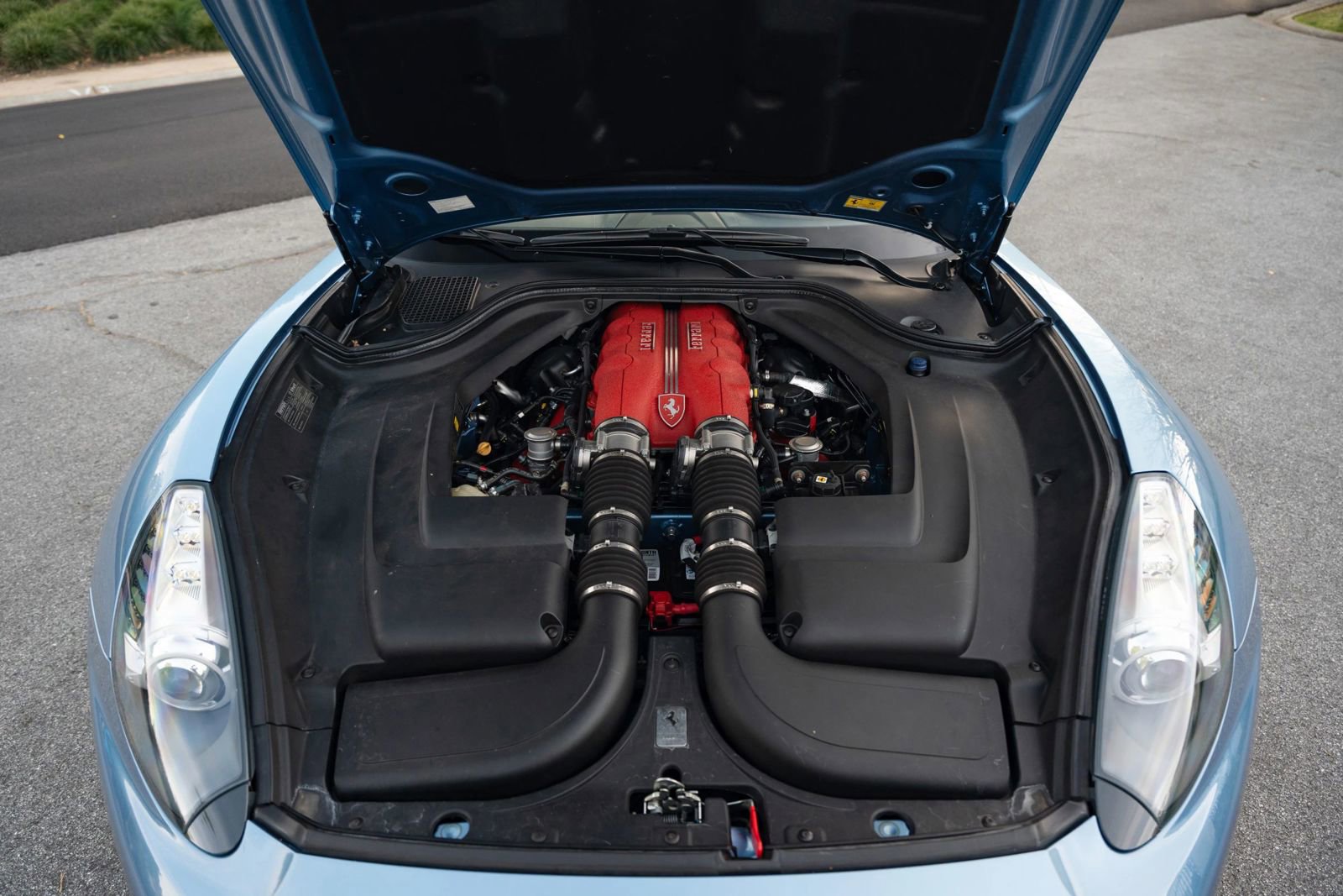 Used 2010 Ferrari California RWD image 79