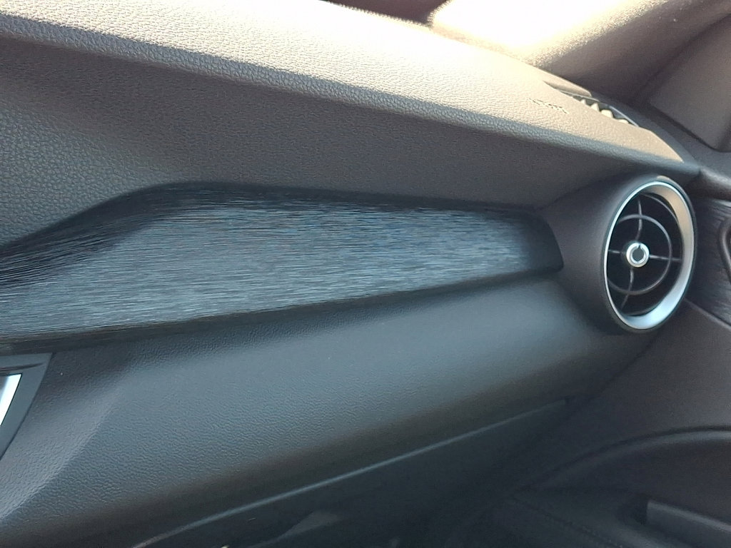 Used 2023 Alfa Romeo Stelvio Sprint image 30