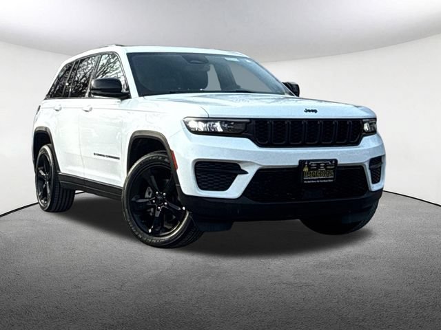Used 2023 Jeep Grand Cherokee Altitude AWD/4WD image 2
