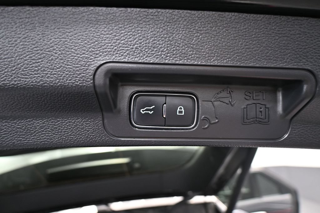 Used 2025 Ford Explorer ST-Line w/ ST-Line Street Pack AWD/4WD image 35