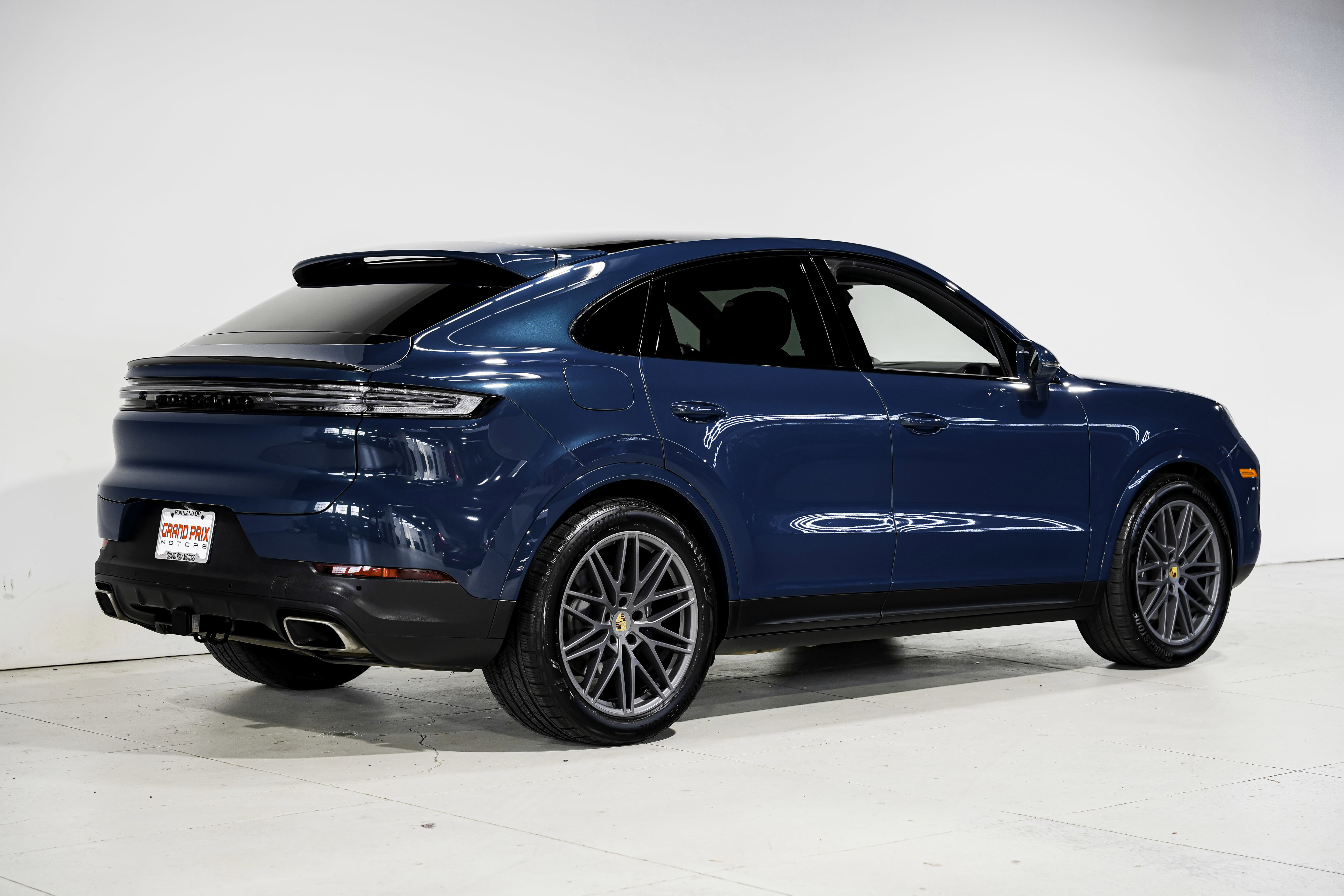 Used 2024 Porsche Cayenne Coupe image 3
