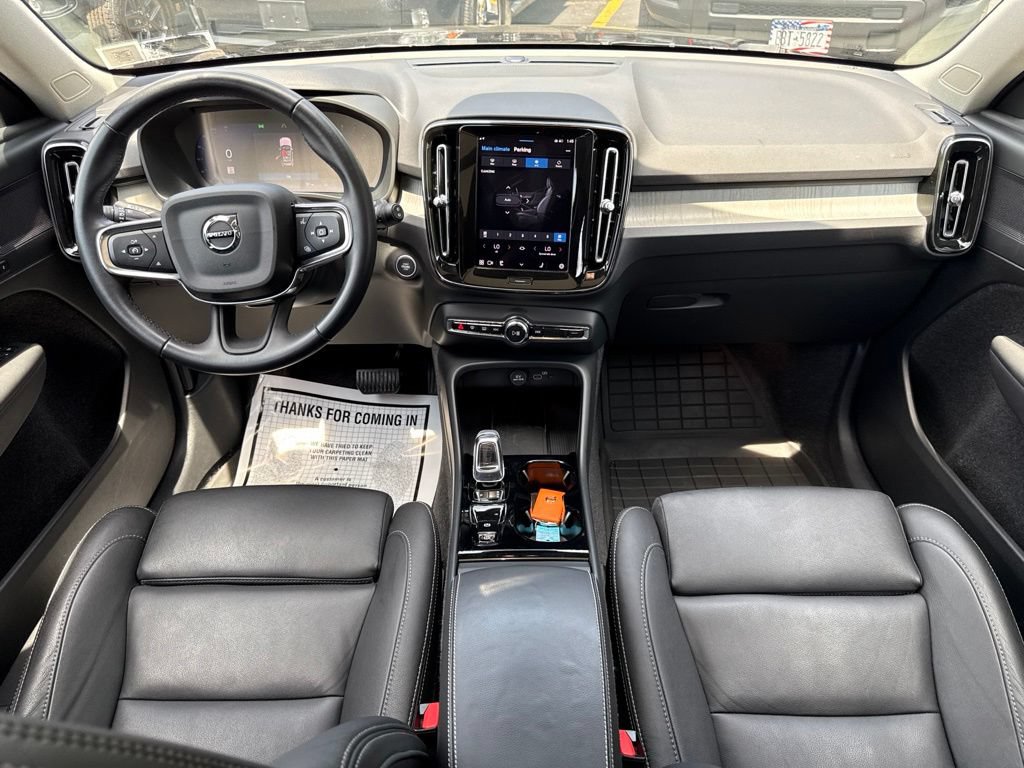 Used 2025 Volvo XC40 B5 Plus w/ Protection Package Premier AWD/4WD image 18