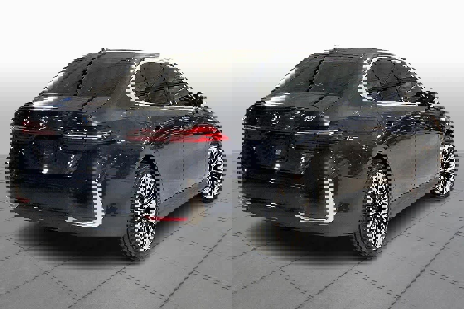 Certified 2025 BMW 530i image 12