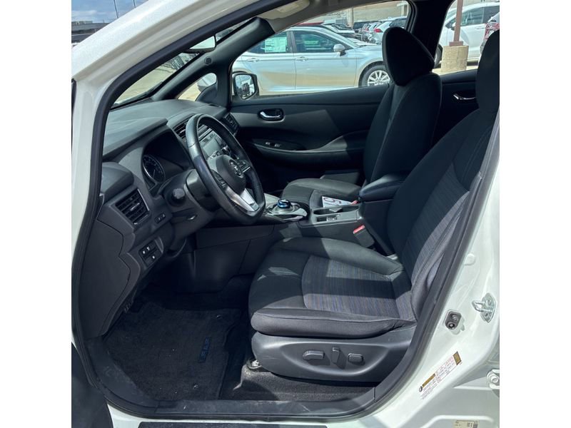 Used 2018 Nissan Leaf SV w/ SV Technology Package image 5