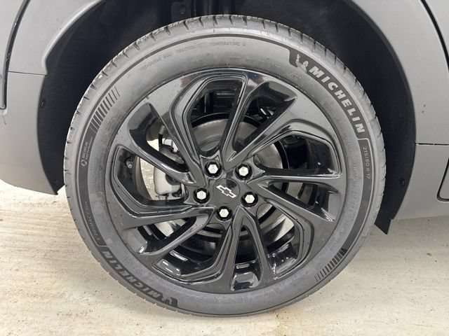 New 2027 Chevrolet Bolt RS w/ Technology Package FWD image 32