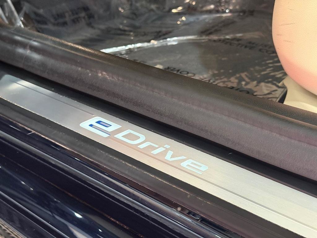Used 2018 BMW 530e w/ Premium Package 2 RWD image 40