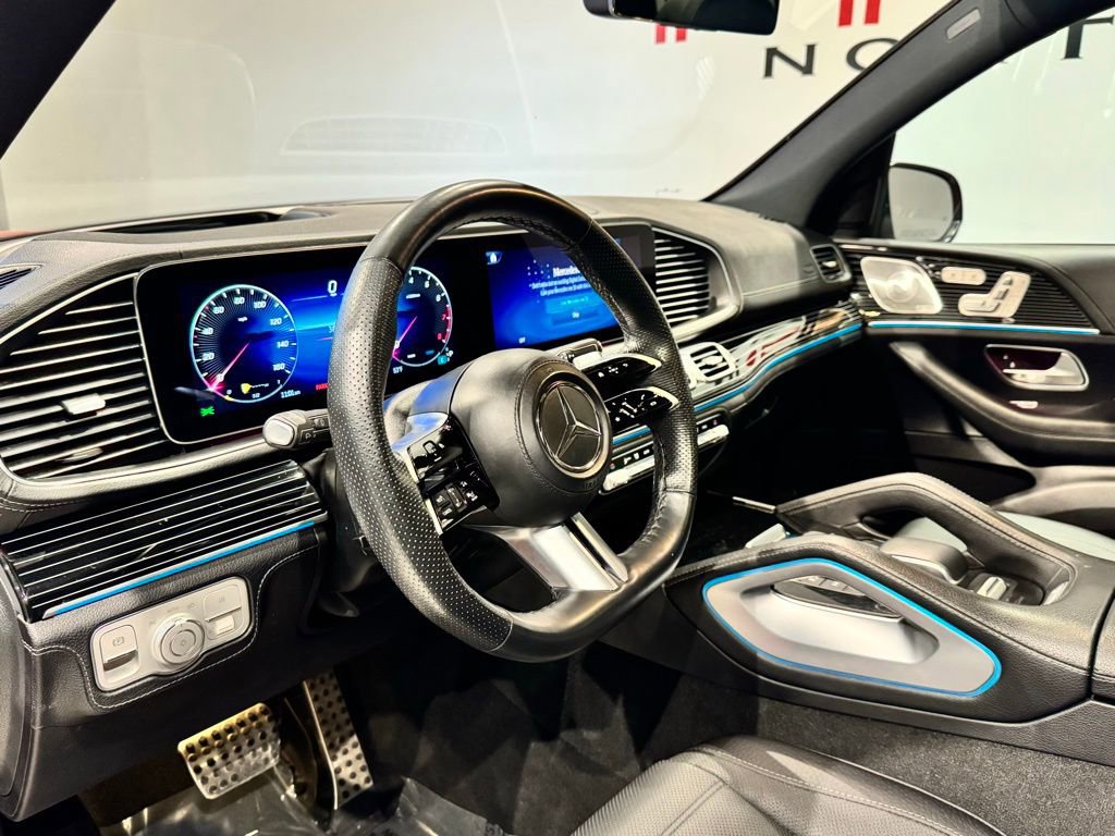 Used 2024 Mercedes-Benz GLS 580 4MATIC image 9