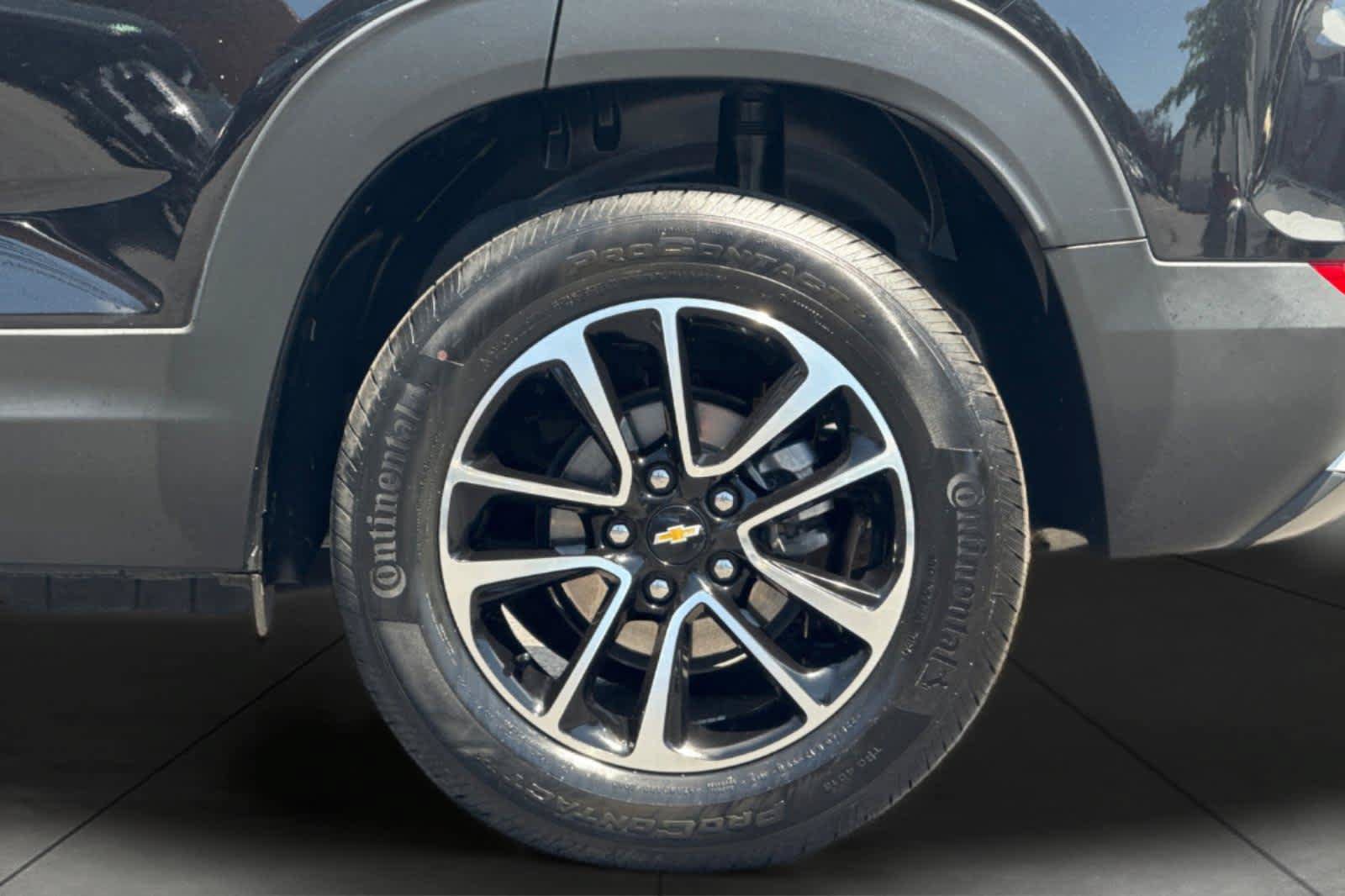 Used 2025 Chevrolet TrailBlazer LT AWD/4WD image 11