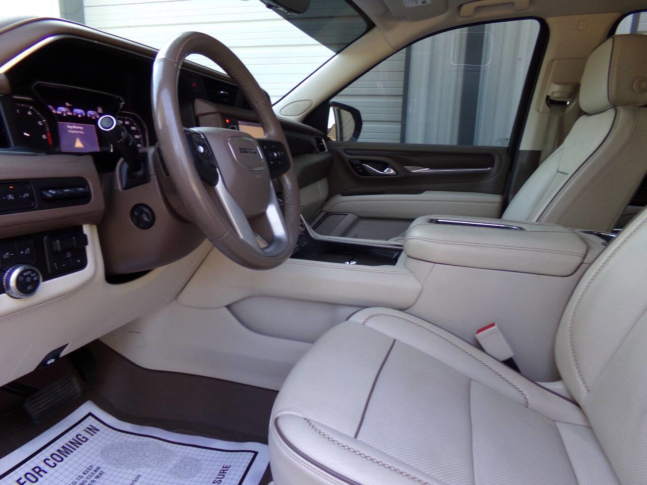 Used 2021 GMC Yukon XL Denali w/ Denali Premium Package image 19