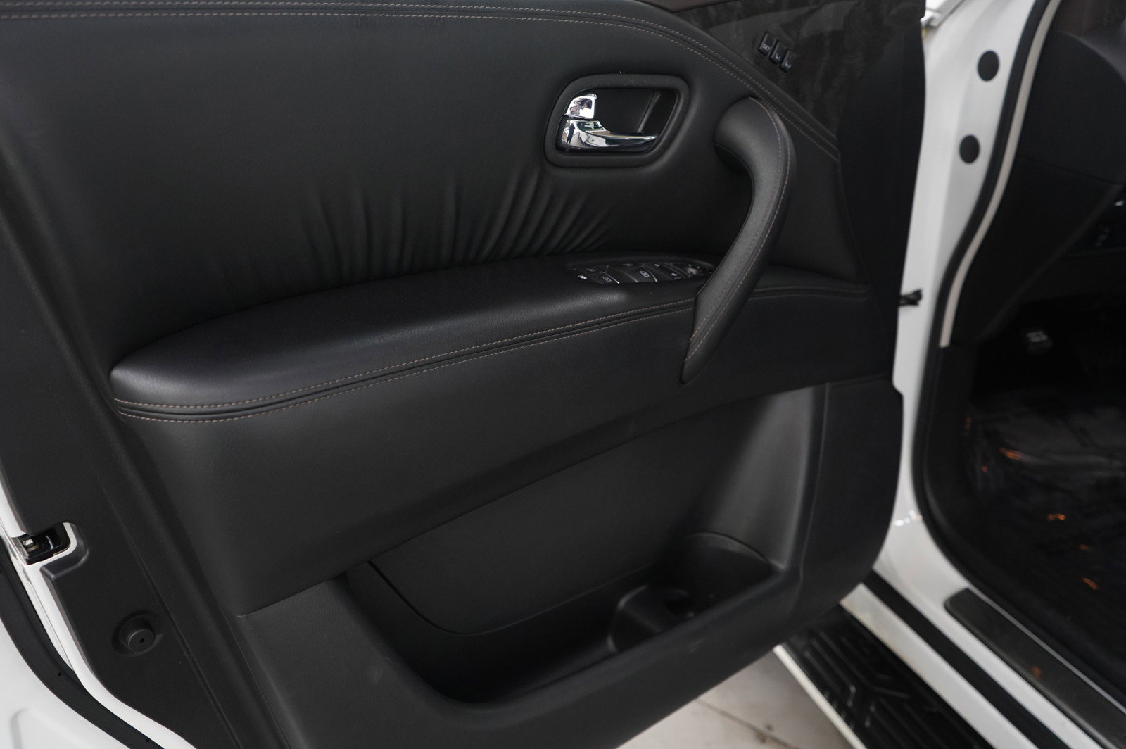 Used 2023 Nissan Armada Platinum w/ Cargo Package image 25