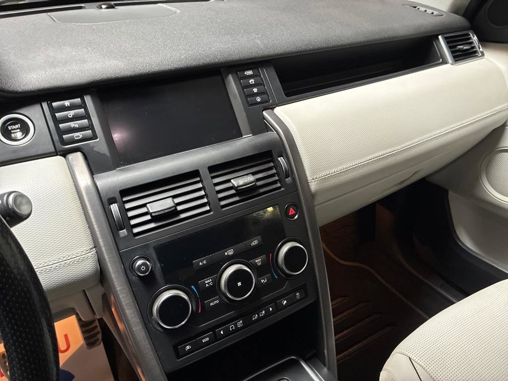 Used 2017 Land Rover Discovery Sport HSE image 18