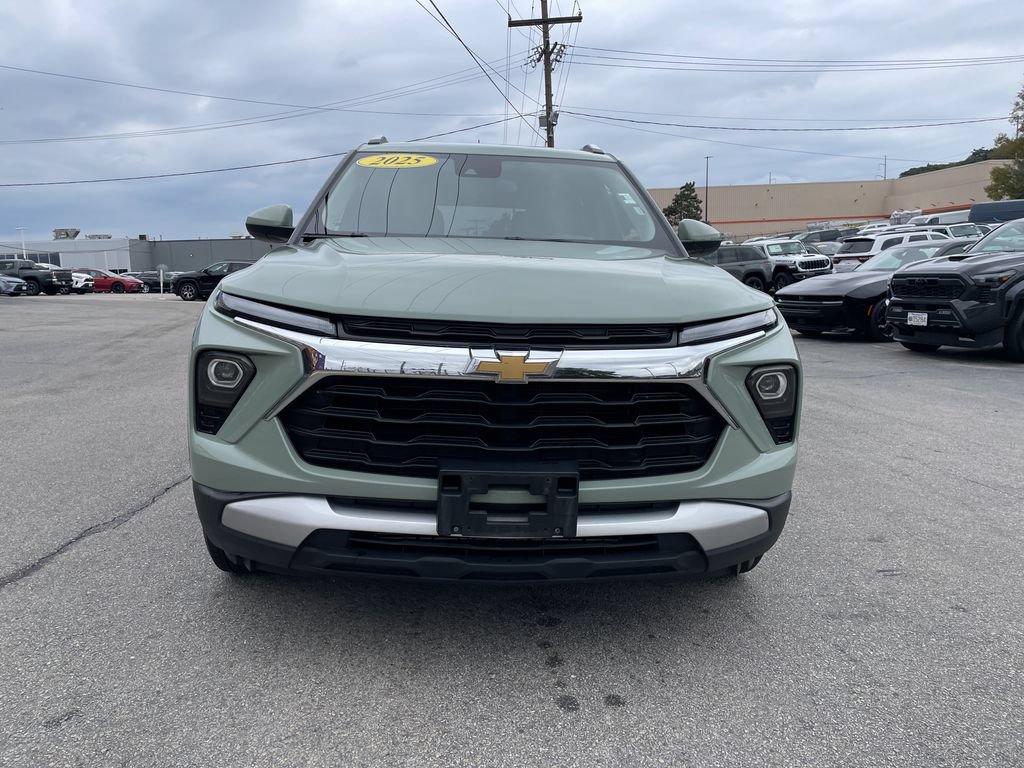Used 2025 Chevrolet TrailBlazer LT AWD/4WD image 5