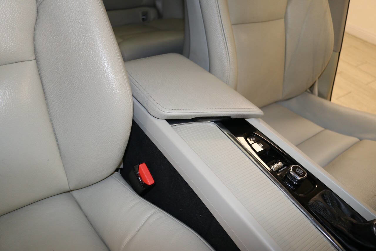 Used 2019 Volvo XC60 T5 Momentum w/ Premium Package AWD/4WD image 63