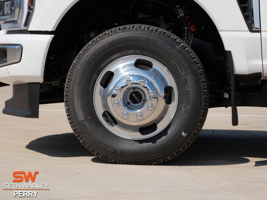 Certified 2026 Ford F350 Platinum w/ Platinum Plus Package AWD/4WD image 11