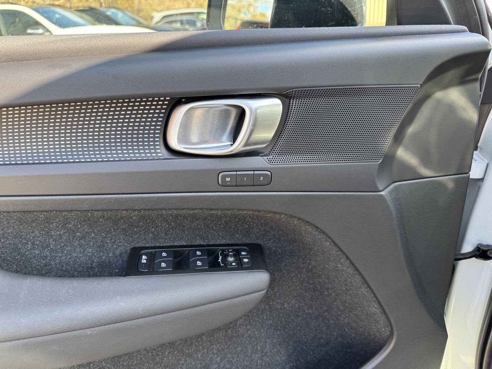 Used 2021 Volvo XC40 T5 R-Design w/ Advanced Package image 6