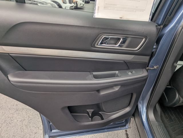 Used 2018 Ford Explorer XLT w/ Equipment Group 202A AWD/4WD image 11