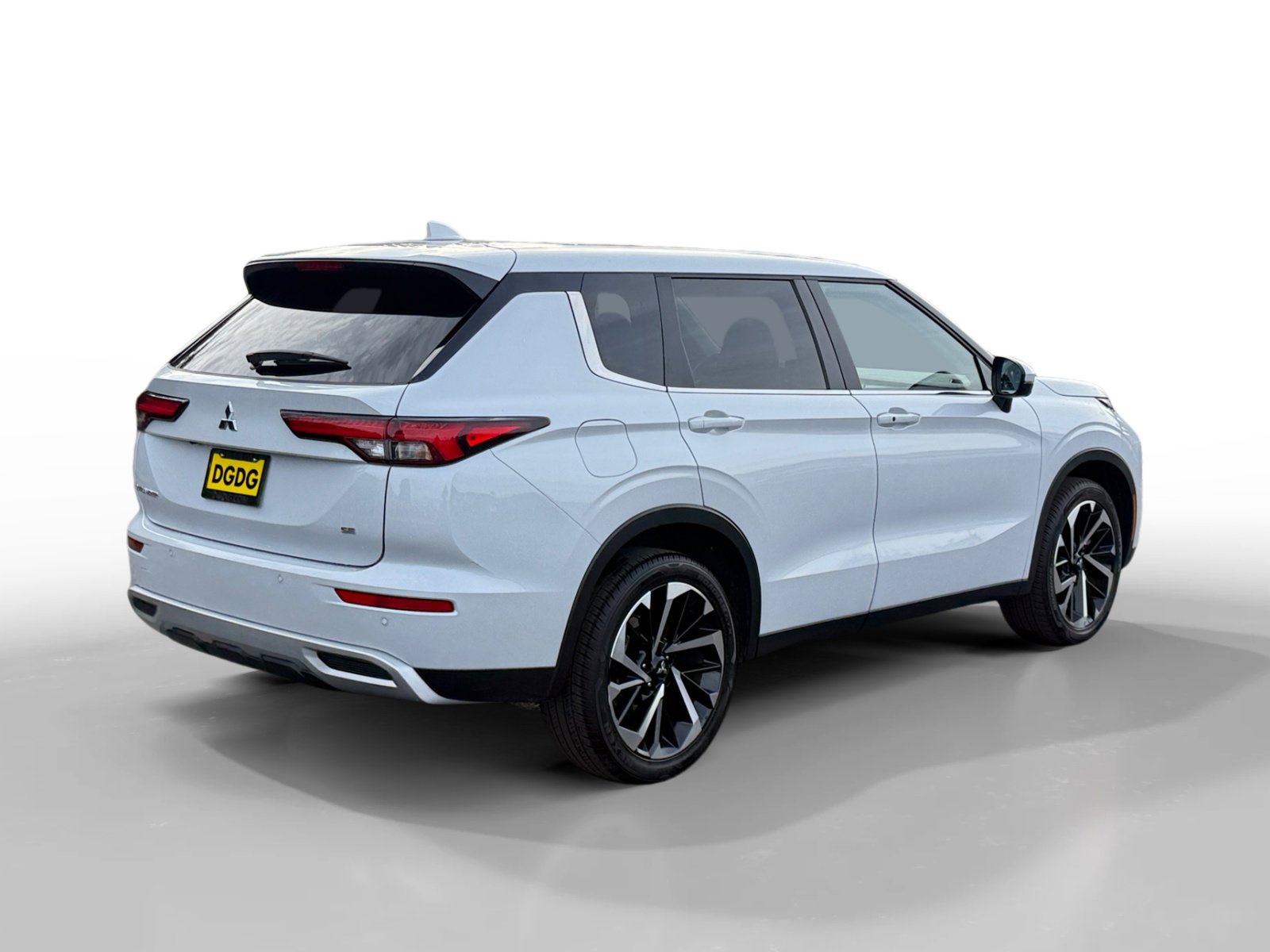 Used 2024 Mitsubishi Outlander SE image 5