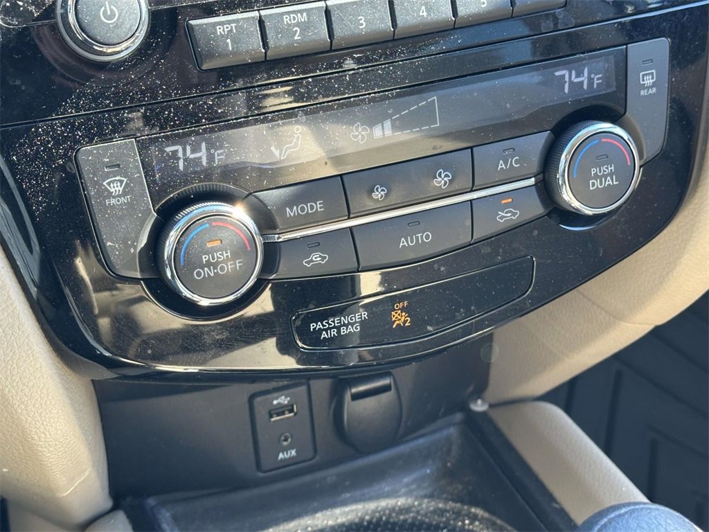 Used 2016 Nissan Rogue SV image 26