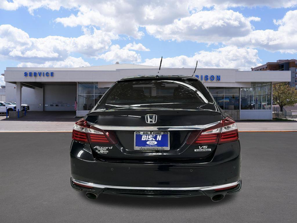 Used 2017 Honda Accord Touring image 4