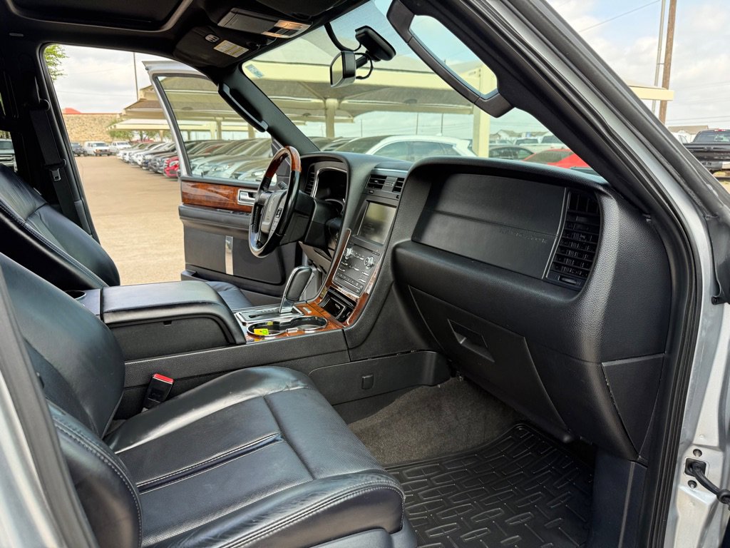 Used 2015 Lincoln Navigator 2WD image 17